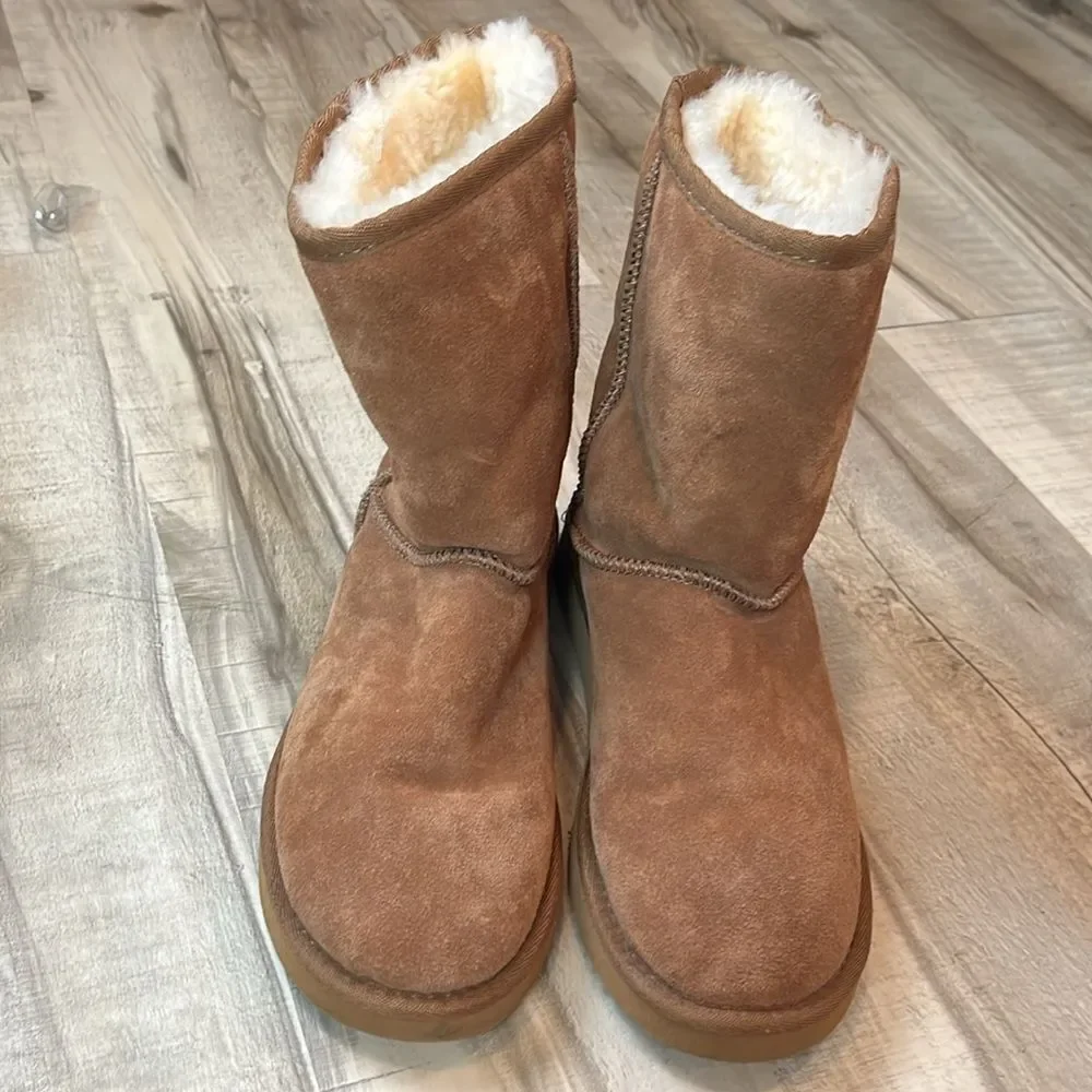 Lamo Water & Stain Resistant Premium Suede Boot- Kora size 10